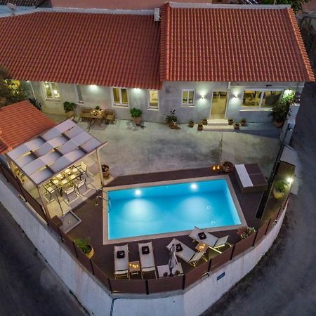 Villa Roxanne Galatás エクステリア 写真