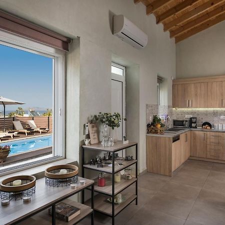 Villa Roxanne Galatás エクステリア 写真