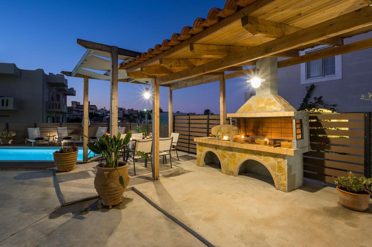 Villa Roxanne Galatás エクステリア 写真