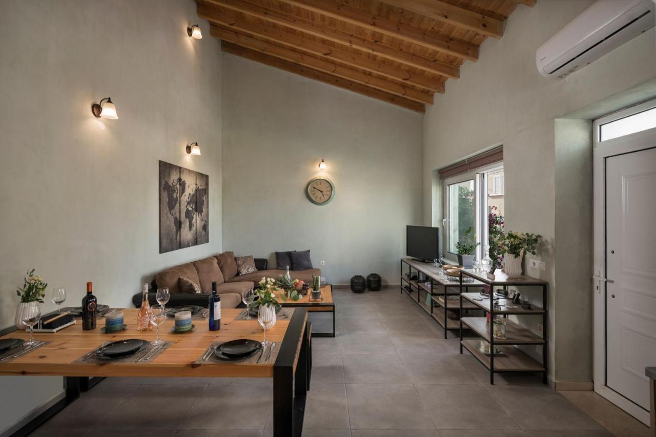 Villa Roxanne Galatás エクステリア 写真