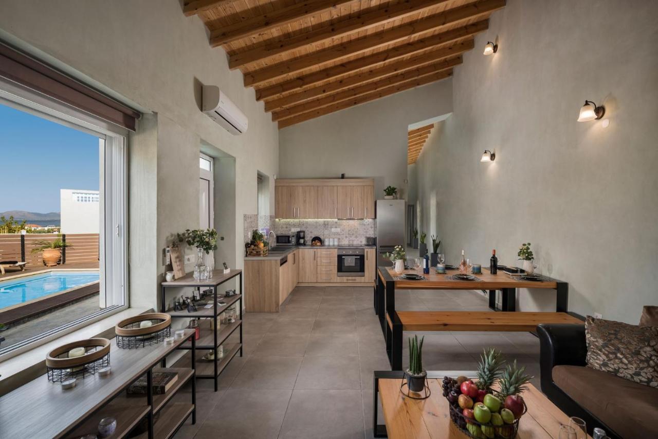 Villa Roxanne Galatás エクステリア 写真
