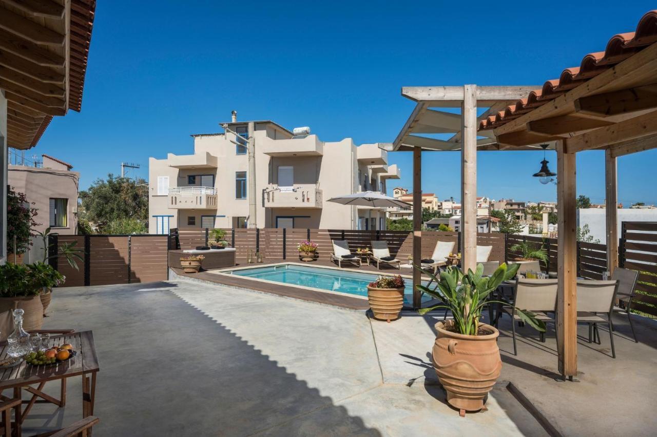 Villa Roxanne Galatás エクステリア 写真