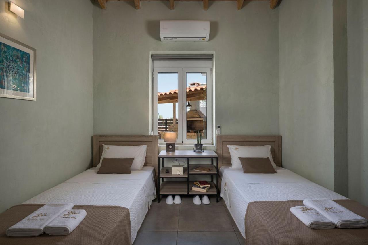 Villa Roxanne Galatás エクステリア 写真