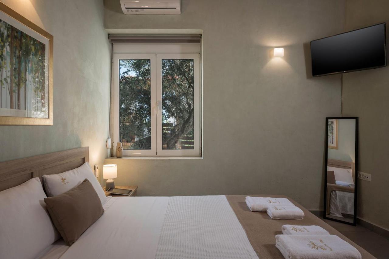 Villa Roxanne Galatás エクステリア 写真